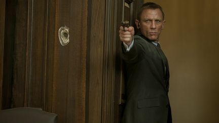 Dans "Skyfall", sur les &eacute;crans fran&ccedil;ais le 26 octobre 2012, l'acteur Daniel Craig endosse pour la troisi&egrave;me fois le r&ocirc;le de James Bond.&nbsp; (FRANCOIS DUHAMEL / COLUMBIA PICTURES INDUSTRIES, INC.)