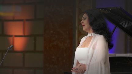 Musique : la cantatrice Angela Gheorghiu en concert virtuel pour soutenir les musiciens du Met