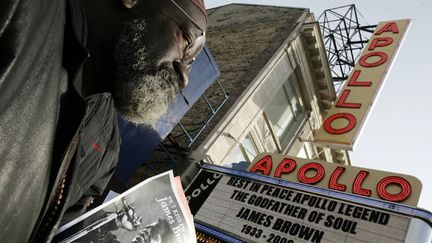 A la mort de James Brown en 2008, son corps fut exposé à l'Apollo Theater.
 (STAN HONDA / AFP)