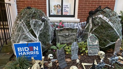 Dans le quartier de Georgetown à Washington lors d'Halloween, le 31 octobre 2020. (GREGORY PHILIPPS / RADIO FRANCE)