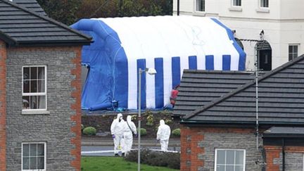 Des policiers à Omagh, le 3 avril 2011 (AFP/Peter Muhly)