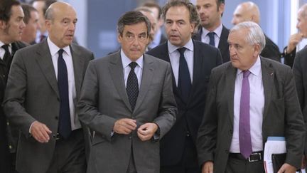 &nbsp; (Alain Juppé, François Fillon et Jean-Pierre Raffarin prennent la direction de l'UMP © Reuters-Philippe Wojazer)