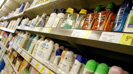 Des produits de soin dans le rayon hygi&egrave;ne d'un supermarch&eacute;, le 19 novembre 2009. (  MAXPPP)