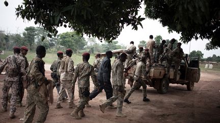 Groupe rebelle de l'Union pour la paix en Centrafrique,&nbsp;à Bokolobo, près de la ville de Bambari au nord du pays, le 16 mars 2019. L'UPC affirme défendre les Peuls et ne reconnaît pas le gouvernement du président Touadéra. (FLORENT VERGNES / AFP)