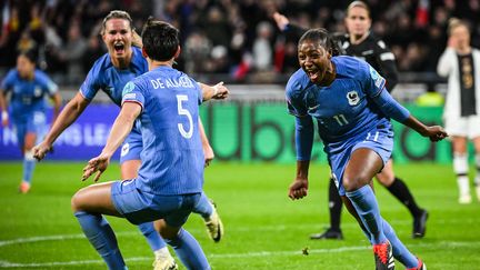 La joie de Kadidiatou Diani après son but avec la France contre l'Allemagne en demi-finales de la Ligue des nations, le 23 février 2024, à Lyon. (MATTHIEU MIRVILLE / AFP)