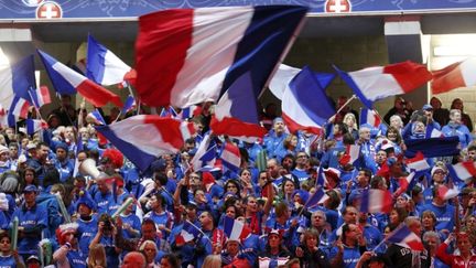 &nbsp; (Les supporters français ont répondu présents samedi au stade Pierre-Mauroy © Pascal Rossignol/Reuters)