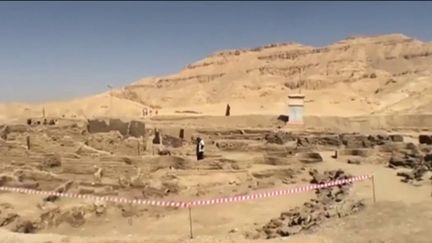 Une cité antique, la plus grande d'Egypte, a été découverte près de Louxor. Elle date de plus de 3 000 ans. (FRANCEINFO)