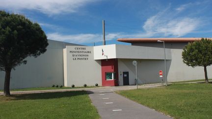 Le centre pénitentiaire d'Avignon-Le Pontet a été construit en 2003, il s'agit d'une prison "nouvelle génération", le 13 mai 2020. (LAURE DEBEAULIEU / RADIO FRANCE)