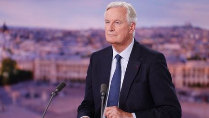 Le nouveau Premier ministre, Michel Barnier, sur le plateau de TF1, à Boulogne-Billancourt (Hauts-de-Seine), le 6 septembre 2024, au lendemain de sa nomination par Emmanuel Macron. (LUDOVIC MARIN / POOL / AFP)