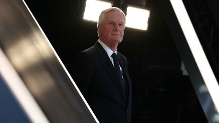 Le Premier ministre, Michel Barnier, sur le plateau de l'émission de France 2 "L'Evénement", le 3 octobre 2024, à Aubervilliers (Seine-Saint-Denis). (THOMAS SAMSON / AFP)