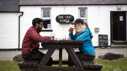 La devanture du pub écossais The Old Forge, le 21 mai 2021. (ANDY BUCHANAN / AFP)