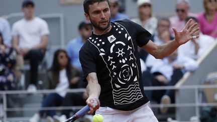 Gilles Simon lors de son match du 3e tour face à Marin Cilic, à Roland-Garros, le 28 mai 2022. (CHRISTOPHE PETIT TESSON / EPA via MAXPPP)