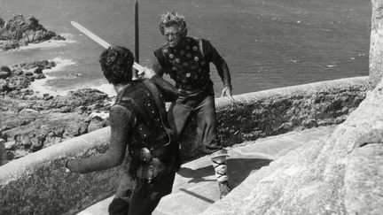 Tournage de&nbsp;The Vikings&nbsp;de Richard Fleischer (1958) - Fort La Latte (Côte-d'Armor) (BAVARIA FILM/UNITED ARTISTS / ARCHIVES DU 7EME ART)