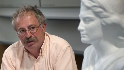 Marc Vuillemont, le maire de La Seyne-sur-Mer, lors d'une conférence de presse le 28 juillet 2011. (BERTRAND LANGLOIS / AFP)