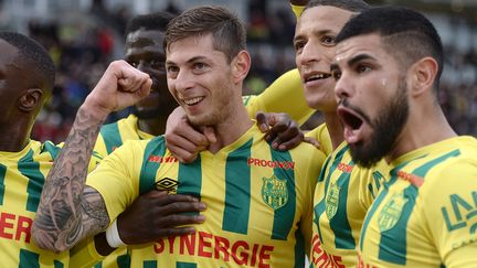 Emiliano Sala, félicité par ses coéquipiers.