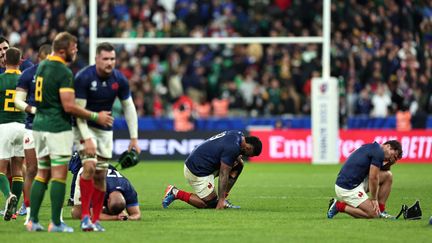 La France est éliminée en quart de finale de la Coupe du monde, le 15 octobre 2023, après une défaite 29 à 28 face à l'Afrique du Sud. (FRANCK FIFE / AFP)