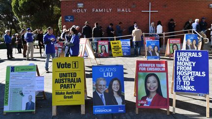 Des affiches électorales en Australie, le 7 mai 2019.&nbsp; (WILLIAM WEST / AFP)