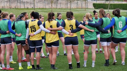 Les joueuses du XV de France féminin lors d'un entraînement à Marcoussis (Essonne), le 6 avril 2022. (AFP)