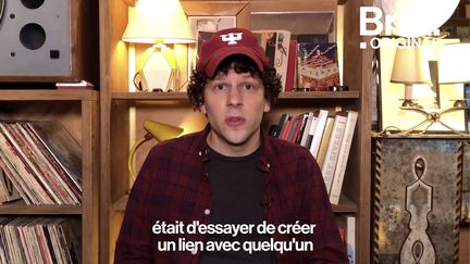 Sa naissance, son combat contre les violences conjugales… ces moments ont changé la vie de Jesse Eisenberg actuellement à l'affiche du film "Vivarium".