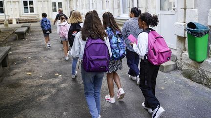 Des élèves dans un collège à Saumur (Maine-et-Loire), le 2 septembre 2024. (FREDERIC PETRY / HANS LUCAS / AFP)