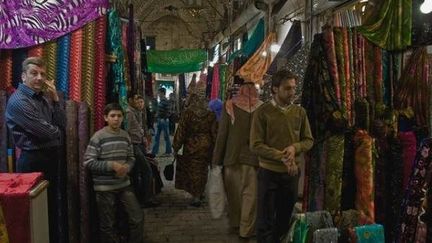 Souk des tissus à Alep, en Syrie
 (Jean-François Bacon, 2011 )