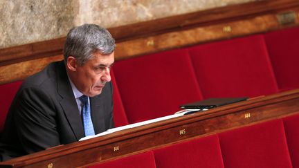 Le d&eacute;put&eacute; UMP Henri Guaino assiste &agrave; une s&eacute;ance de questions au gouvernement &agrave; l'Assembl&eacute;e nationale, le 3 juin 2014. (FRANCOIS GUILLOT / AFP)