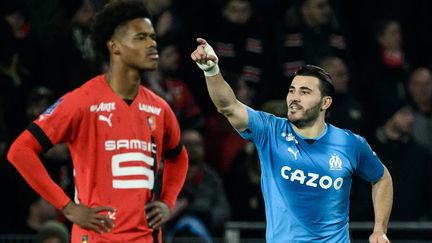 Sead Kolasinac célèbre son but victorieux contre Rennes, dimanche 5 mars. (LOIC VENANCE / AFP)