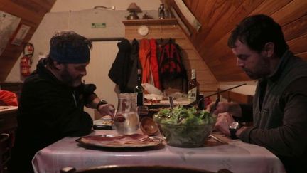 Cantal : rencontre avec Anthony Jean, gardien d'un refuge au Lioran (France 2)