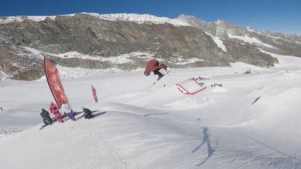 Jeux olympiques d’hiver : Tess Ledeux et Antoine Adelisse se préparent pour la compétition (Capture d'écran franceinfo)