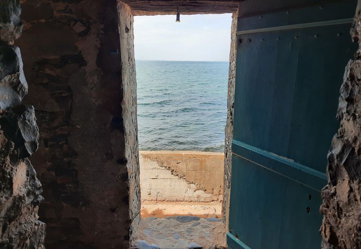 Les touristes ont quasiment déserté l'île de Gorée (Sénégal), depuis le début de la pandémie de Covid-19. (OMAR OUAHMANE / RADIO FRANCE)