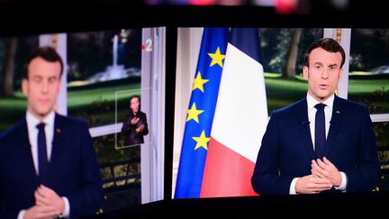 Emmanuel Macron présente ses vœux aux Français depuis l'Elysée, le 31 décembre 2019. (MARTIN BUREAU / AFP)