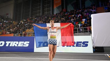 Kévin Mayer vainqueur de l'heptathlon lors des championnats d'Europe d'athlétisme en salle, le 5 mars 2023. (OZAN KOSE / AFP)