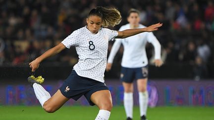 Delphine Cascarino, lors d'un match entre la France et le Danemark, en avril 2019. (PATRICK HERTZOG / AFP)