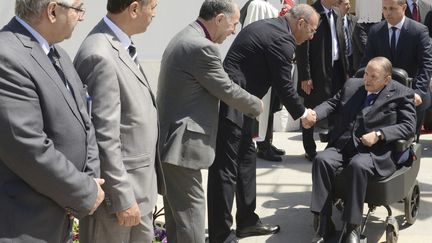 Abdelaziz Bouteflika arrive à l'inauguration d'une mosquée et de l'extension du métro d'Alger, le 9 avril 2018, à Alger (Algérie). (AFP)