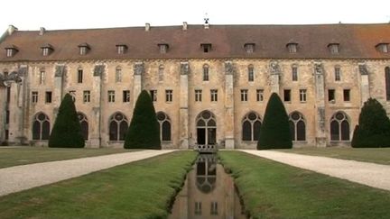 L&#039;abbaye cistercienne de Royaumont dans le Val d&#039;OIse
 (France3/Culturebox)