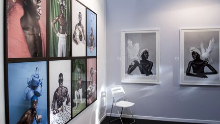 Oeuvres du photographe sud-africain Justin Dingwall à la foire d'art africain AKAA à Paris (8 novembre 2018)
 (Eric Feferberg / AFP)