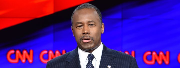 Le neurochirurgien Ben Carson, candidat à la primaire républicaine, lors d'un débat télévisé à Las Vegas&nbsp;(Etats-Unis), le 15 décembre&nbsp;2016. (ROBYN BECK / AFP)