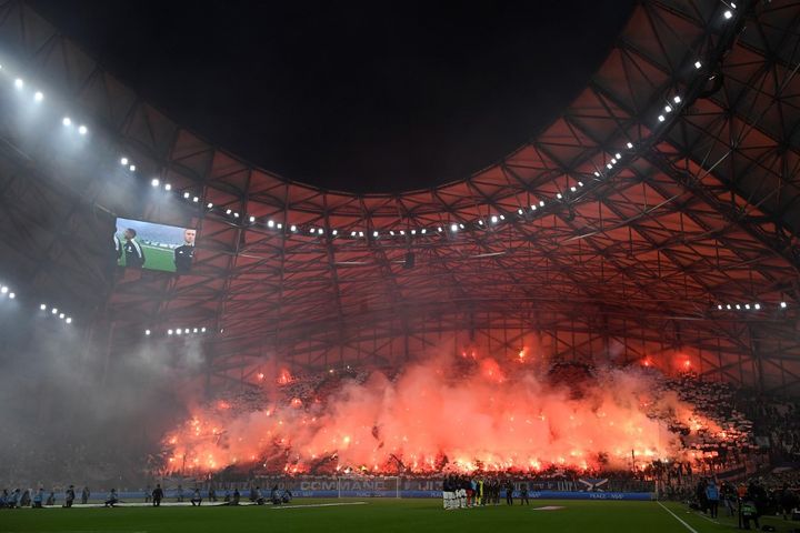 Le virage sud du stade Vélodrome lors d'OM-Feyenoord, le 5 mai 2022. (NICOLAS TUCAT / AFP)