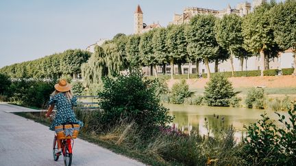 L'arrivée des beaux jours est propice aux flâneries le long du Gers, à Auch. (L'INSTANT C / OFFICE DE TOURISME GRAND AUCH COEUR DE GASCOGNE)