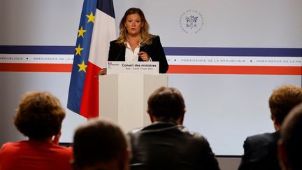 La porte-parole du gouvernement, Olivia Grégoire, lors du compte-rendu du premier Conseil des ministres, le 23 mai 2022 à l'Elysée, à Paris.&nbsp; (LUDOVIC MARIN / AFP)