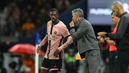 Ousmane Dembélé et Luis Enrique lors de PSG-Rennes en Ligue 1, le 27 septembre 2024, au Parc des Princes. (FRANCK FIFE / AFP)