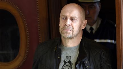 Alain Soral arrive au tribunal de Paris, le 12 mars 2015. (LOIC VENANCE / AFP)