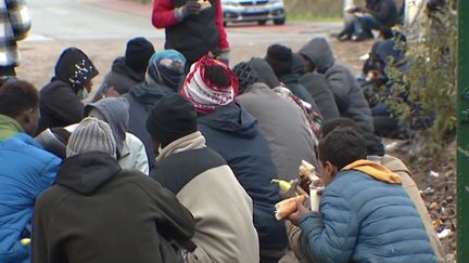 Calais (Pas-de-Calais) cristallise toujours autant la problématique migratoire et reste un point d'ancrage avant le départ pour s'installer au Royaume-Uni.&nbsp;
 (CAPTURE ECRAN / FRANCEINFO)