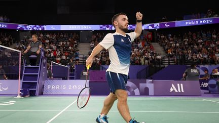 Charles Noakes lors du tournoi de badminton des Jeux paralympiques de Paris 2024, à la Chapelle Arena, à Paris, le 1er septembre 2024. (PICOUT GREGORY / AFP)