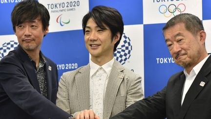 Takashi Yamazaki, Mansai Nomura et Hiroshi Sasaki, membre de l'équipe d'organisation des Jeux
 (KAZUHIRO NOGI / AFP)