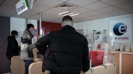 Une agence Pôle emploi à Bordeaux. (PHILIPPE LOPEZ / AFP)