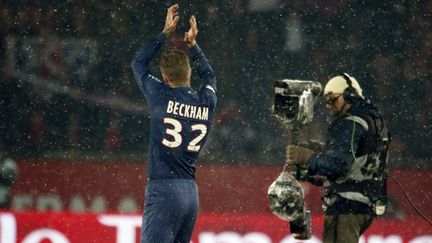 En janvier 2013, Beckham s'offre un dernier challenge et signe au PSG, où il échoue en Ligue des Champions face au Barça mais remporte le titre de champion de France. C'est son dernier trophée : le jeudi 16 mai, à l'âge de 38 ans, il annonce la fin de sa carrière. (KENZO TRIBOUILLARD / AFP)