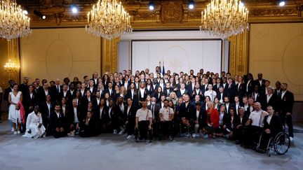 Les athlètes olympiques et paralympiques à l'Elysée le 13 septembre 2021. (LUDOVIC MARIN / AFP)