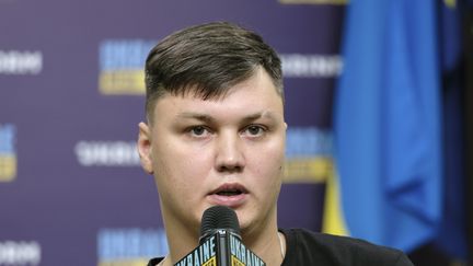 Le déserteur russe Maxim Kouzminov, lors d'une conférence de presse en Ukraine, en septembre 2023. (STR / EPA)