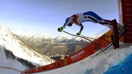 Le Fran&ccedil;ais Adrien Theaux &agrave; l'entrainement,&nbsp;au d&eacute;part de la &nbsp;descente Rosa Khutor &agrave; Sotchi, le 7 f&eacute;vrier 2014. (OLIVIER MORIN / AFP)